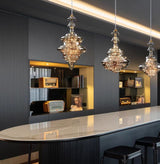 Suspension moderne en verre gris avec ciel étoilé