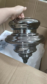 Suspension moderne en verre gris avec ciel étoilé